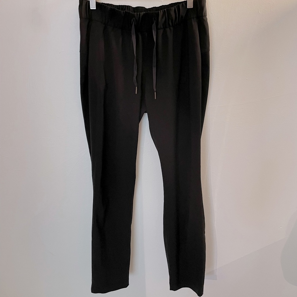 Black Lululemon On The Fly pant *woven Size 6